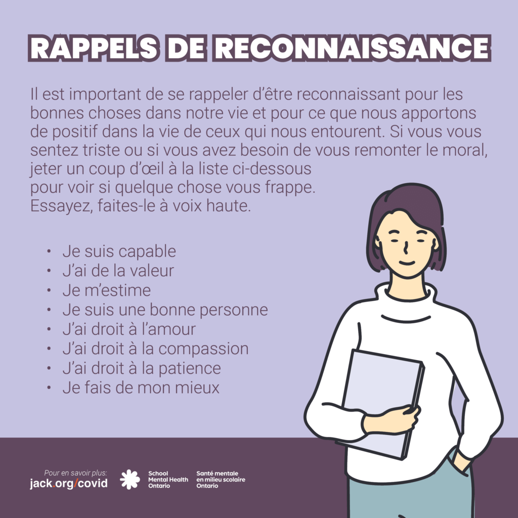 Texte accompagné d'une personne souriante, tenant un livre. Une description complète est fournie ci-après.